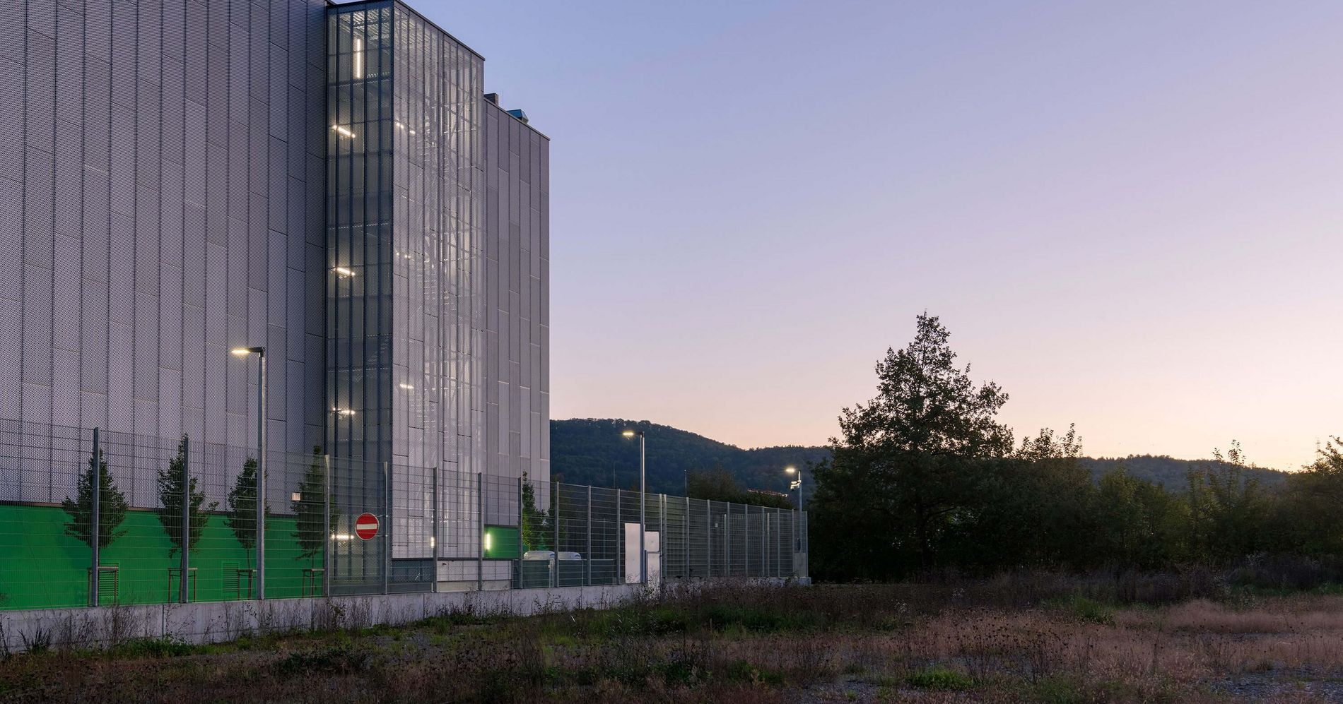 Green Datacenter Lupfig am Abend