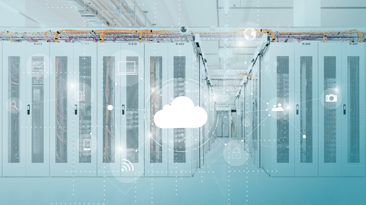 Green Datacenter Serverraum mit Cloud Visualisierung