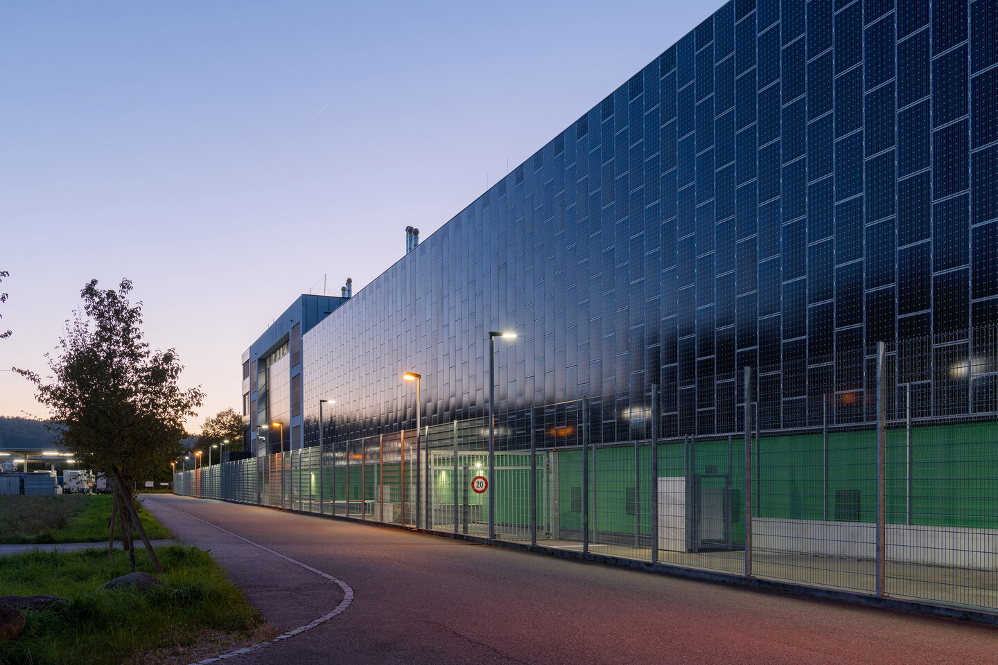 Green Datacenter Lupfig am Abend