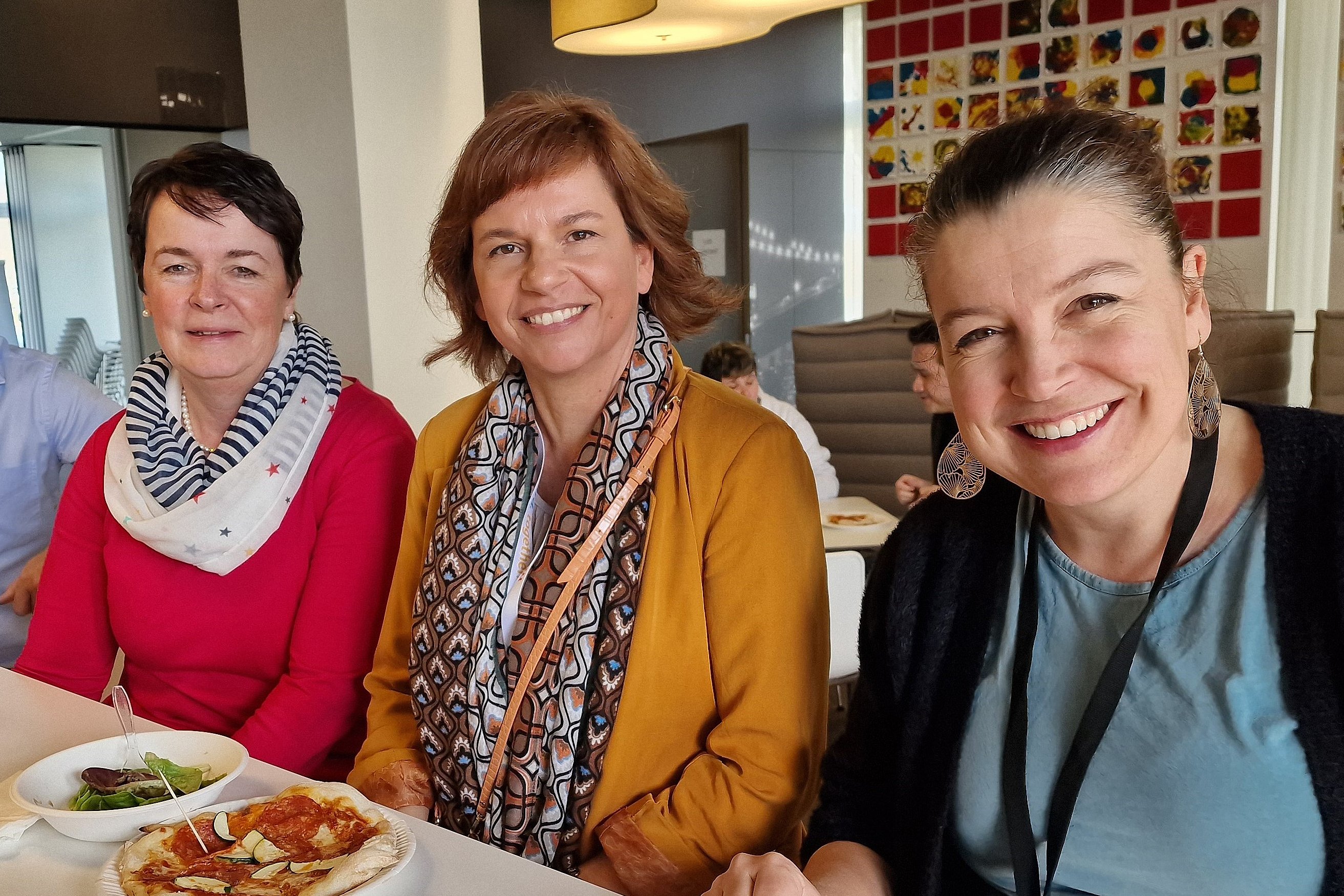 Drei Mitarbeitende von Green am Mittagessen